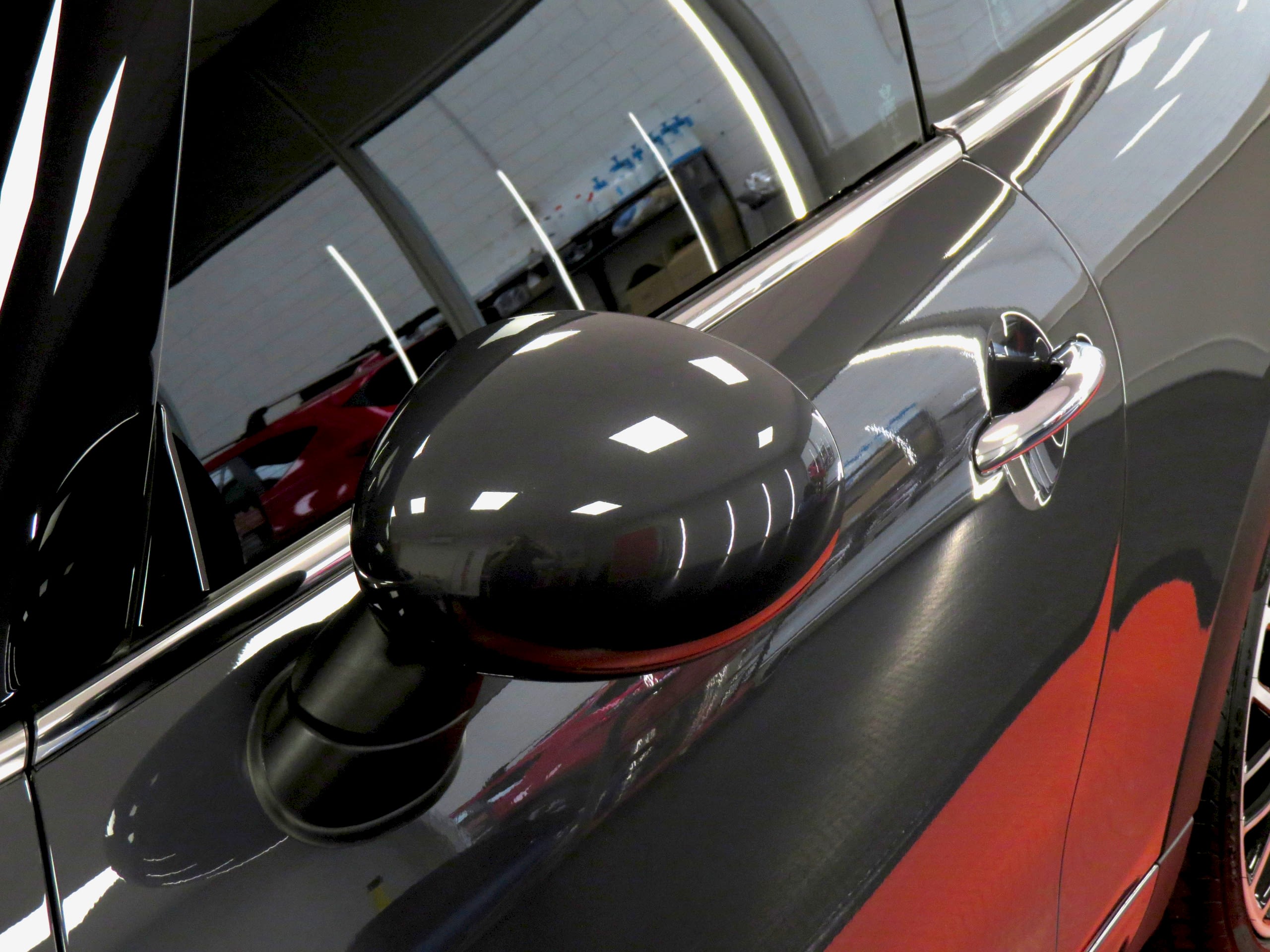 Super shiny car body after a car polishing service 