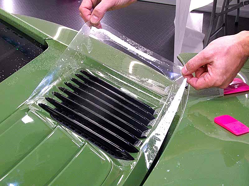 Application of paint protection film on a Porsche