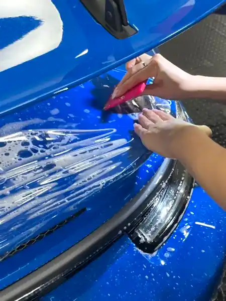 applying ppf on blue porsche 911 gt3